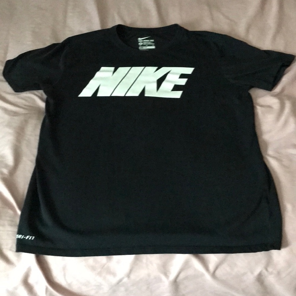 Black nike t shirt - Picture 1 of 4